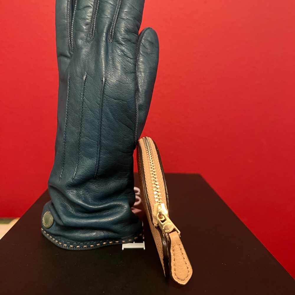 🌈⭐️Sparkling Coach Shooting Star Rainbow Coin Pouch NWOT 🌈⭐️ - Picture 8 of 9